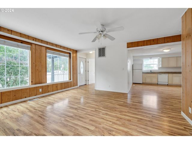 16265 Se HIGHWAY 224, Damascus, OR 97089