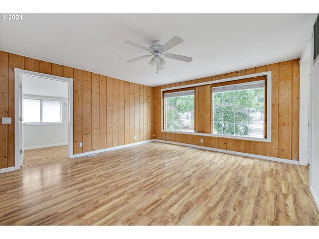 16265 Se HIGHWAY 224, Damascus, OR 97089