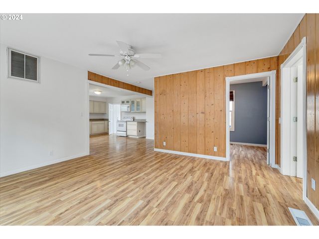 16265 Se HIGHWAY 224, Damascus, OR 97089