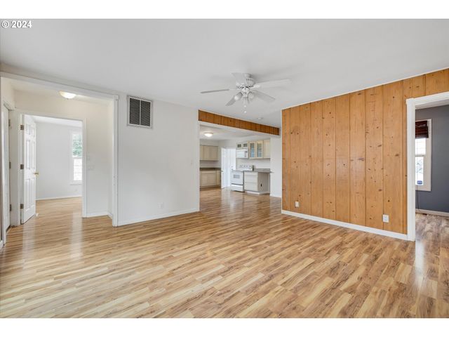 16265 Se HIGHWAY 224, Damascus, OR 97089