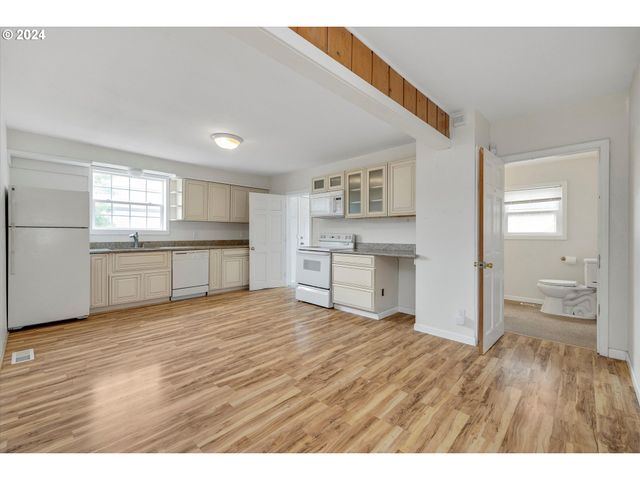 16265 Se HIGHWAY 224, Damascus, OR 97089