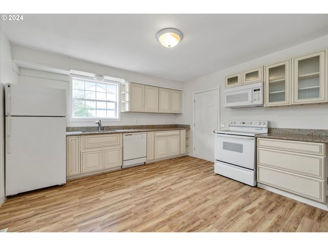 16265 Se HIGHWAY 224, Damascus, OR 97089