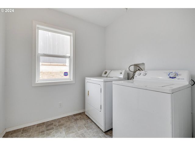 16265 Se HIGHWAY 224, Damascus, OR 97089