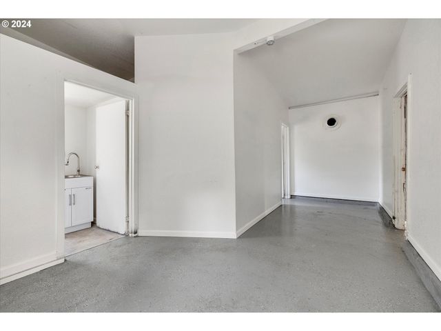 16265 Se HIGHWAY 224, Damascus, OR 97089