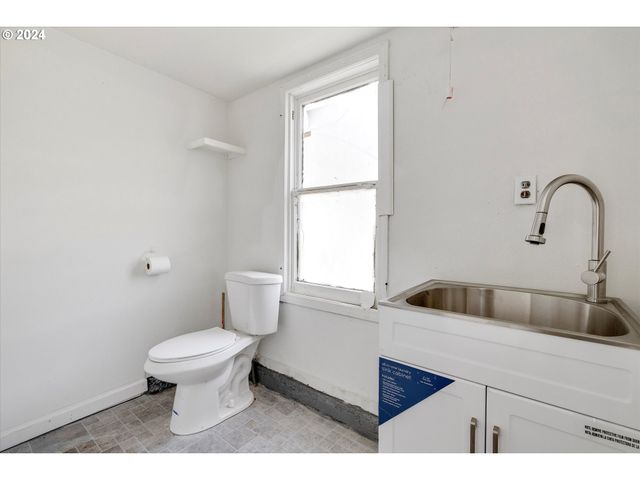 16265 Se HIGHWAY 224, Damascus, OR 97089