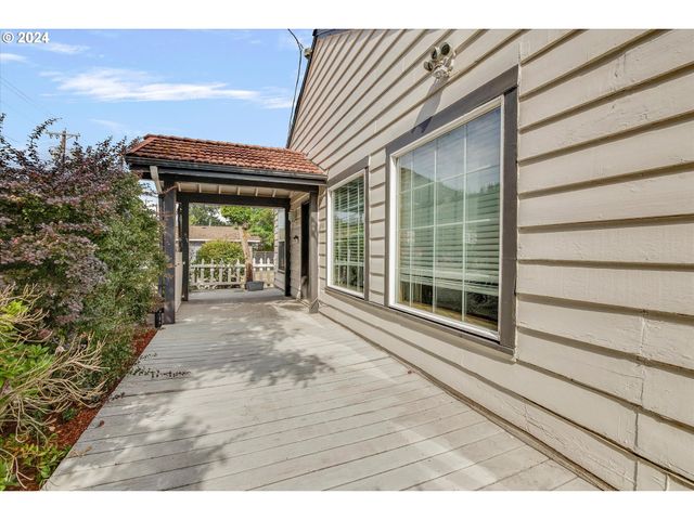 16265 Se HIGHWAY 224, Damascus, OR 97089