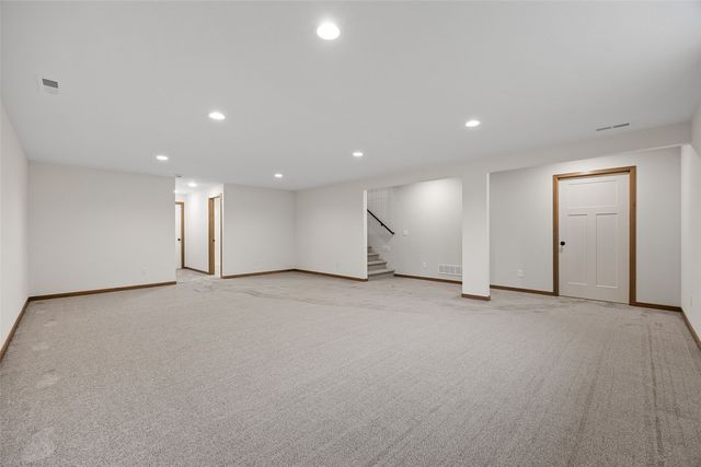 2070 Royal Oak Ridge Road, Marion, IA 52302