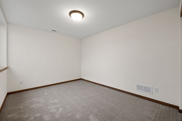 2070 Royal Oak Ridge Road, Marion, IA 52302