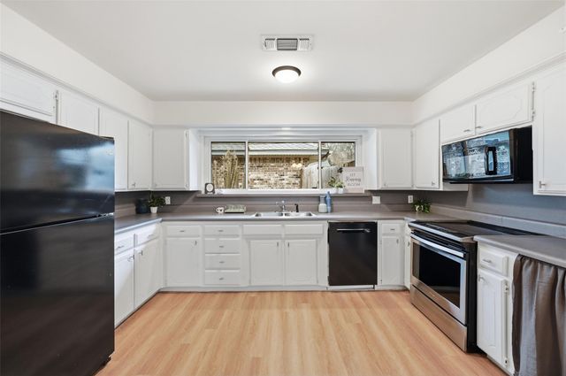 1709 Princeton Drive, Arlington, TX 76015