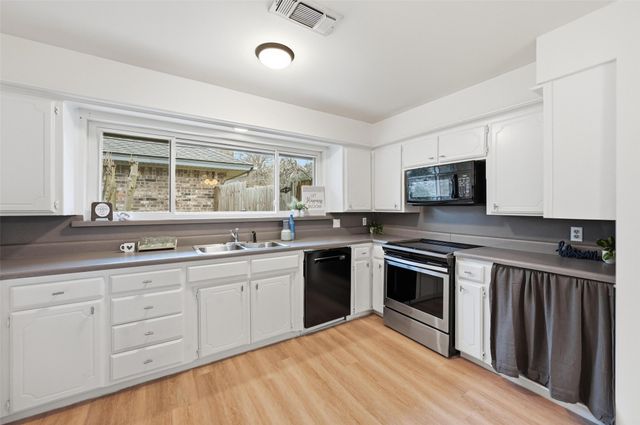 1709 Princeton Drive, Arlington, TX 76015