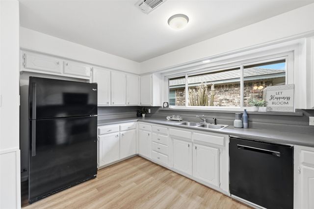 1709 Princeton Drive, Arlington, TX 76015