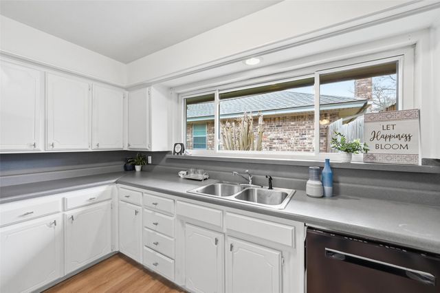 1709 Princeton Drive, Arlington, TX 76015