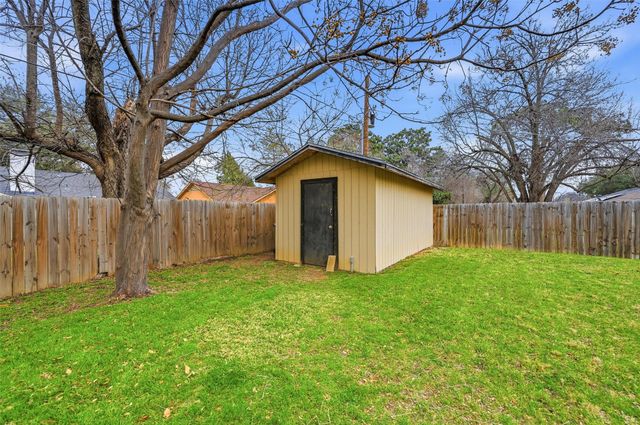 1709 Princeton Drive, Arlington, TX 76015