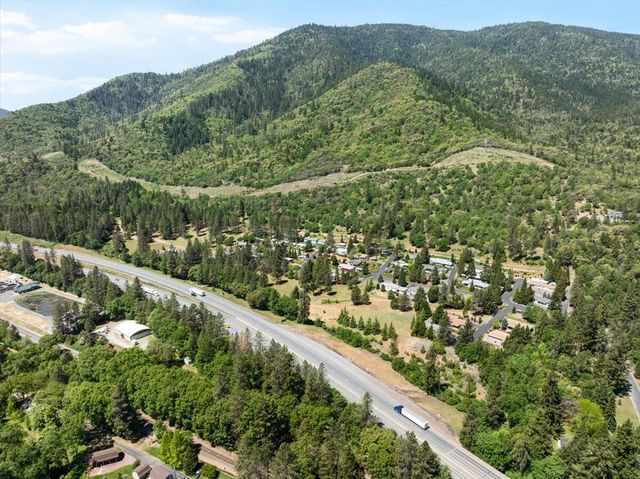 5648 Foothill Blvd 26, Grants Pass, OR 97526