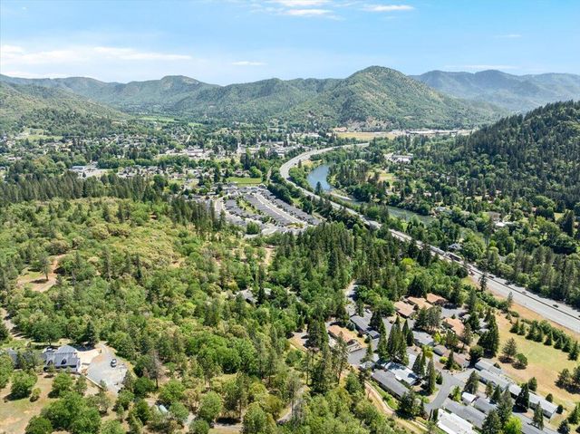 5648 Foothill Blvd 26, Grants Pass, OR 97526