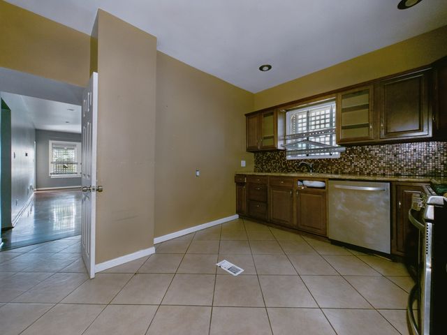 7732 S Winchester Avenue, Chicago, IL 60620