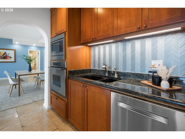 2211 Sw 1ST Ave 1503, Portland, OR 97201