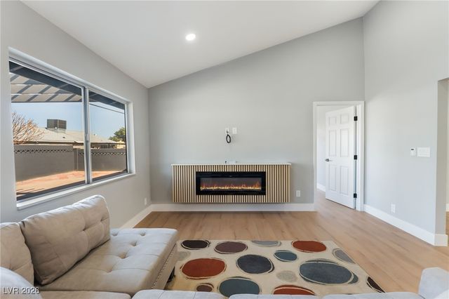 1925 East Saint Louis Avenue, Las Vegas, NV 89104