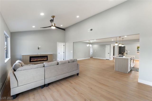 1925 East Saint Louis Avenue, Las Vegas, NV 89104