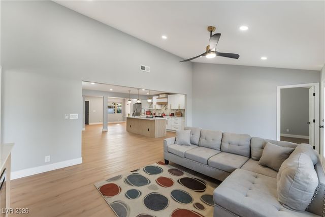 1925 East Saint Louis Avenue, Las Vegas, NV 89104