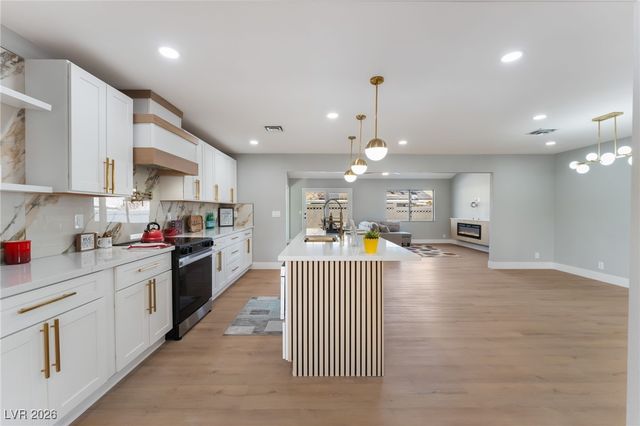 1925 East Saint Louis Avenue, Las Vegas, NV 89104