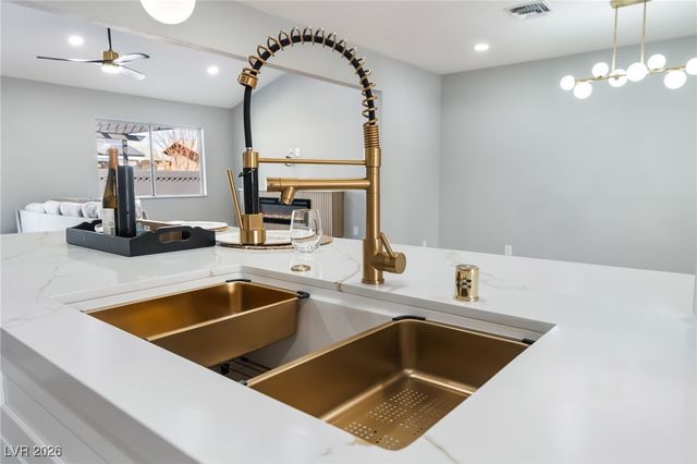 1925 East Saint Louis Avenue, Las Vegas, NV 89104