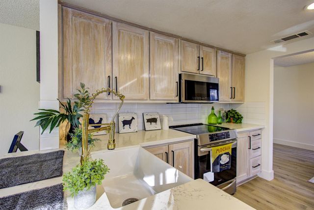 7168 N Prospect Avenue, Fresno, CA 93711