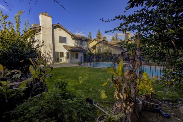 7168 N Prospect Avenue, Fresno, CA 93711