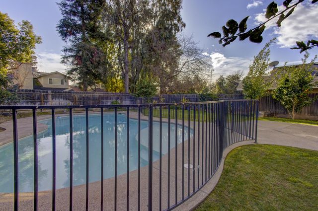 7168 N Prospect Avenue, Fresno, CA 93711