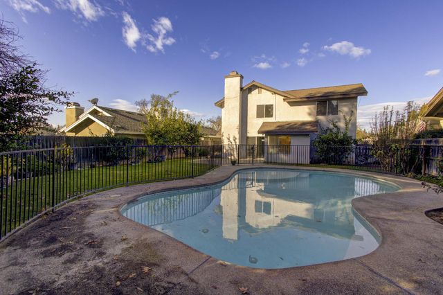 7168 N Prospect Avenue, Fresno, CA 93711