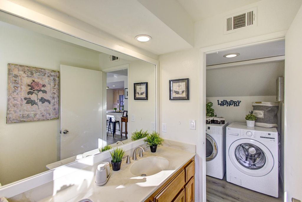 Image 19 of property listing at 7168 N Prospect Avenue, Fresno, CA 93711