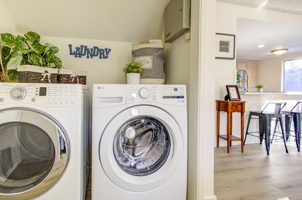 Image 20 of property listing at 7168 N Prospect Avenue, Fresno, CA 93711