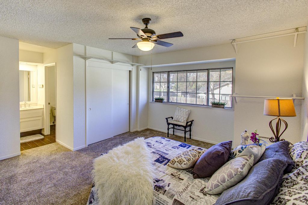 Image 31 of property listing at 7168 N Prospect Avenue, Fresno, CA 93711