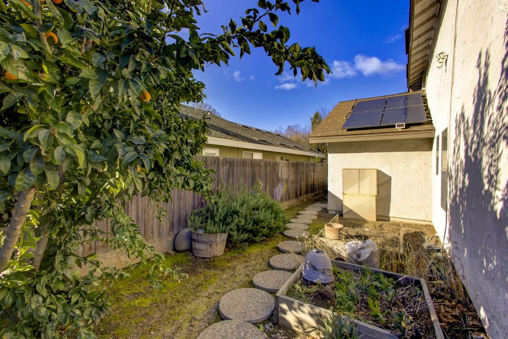 Image 37 of property listing at 7168 N Prospect Avenue, Fresno, CA 93711