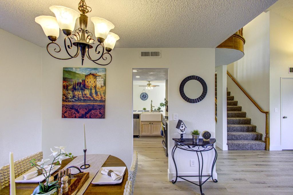 Image 9 of property listing at 7168 N Prospect Avenue, Fresno, CA 93711