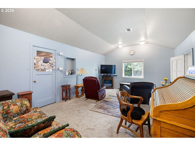 352 RUBY Ave, Eugene, OR 97404
