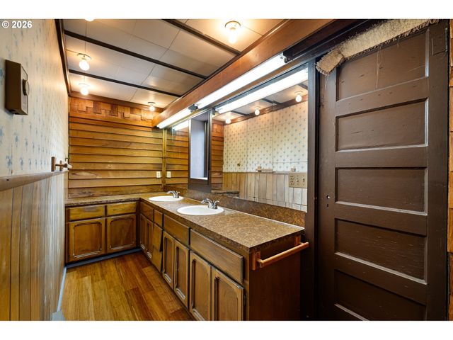 352 RUBY Ave, Eugene, OR 97404