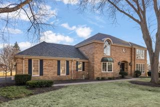 28W211 Cantigny Drive, Winfield, IL 60190