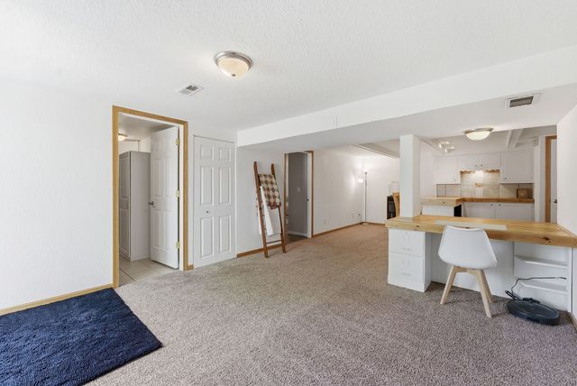 418 W 44th Street, Davenport, IA 52806