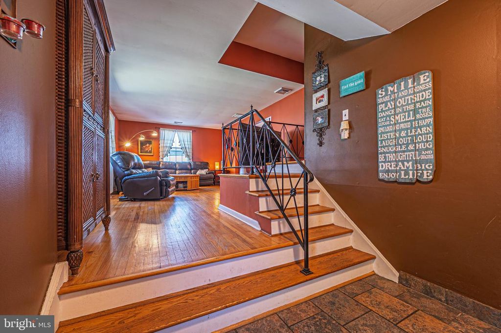 6 HOLLY DRIVE, Northfield, NJ 08225
