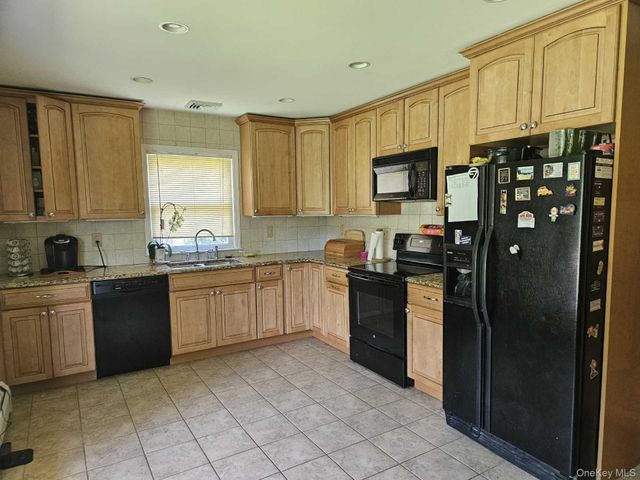 21 VERPLANCK Avenue, Hopewell Junction, NY 12533