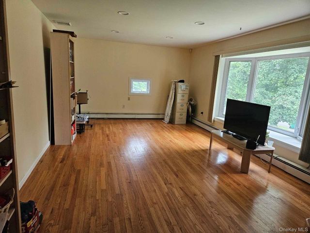 21 VERPLANCK Avenue, Hopewell Junction, NY 12533