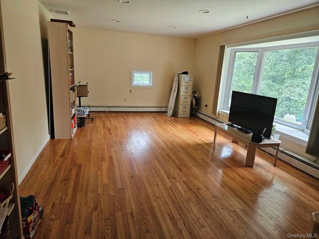 21 VERPLANCK Avenue, Hopewell Junction, NY 12533