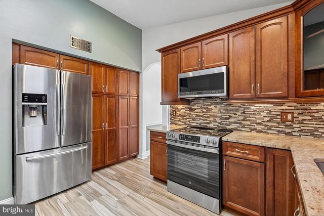 15764 BEAU RIDGE DR, Woodbridge, VA 22193