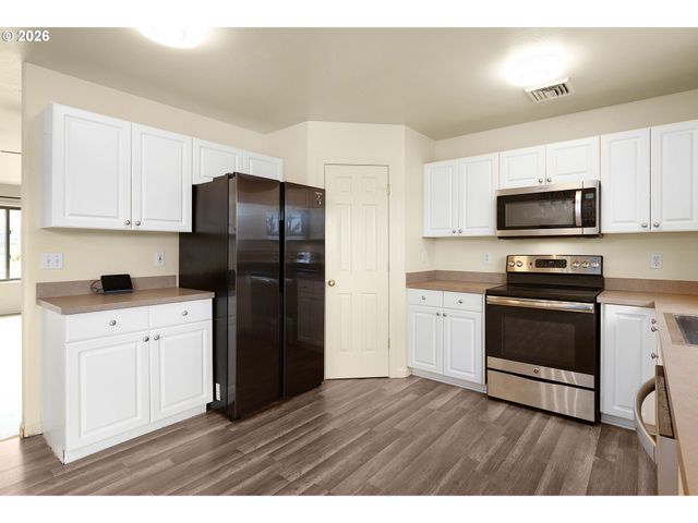 106 UMPQUA VIEW Dr, Roseburg, OR 97471