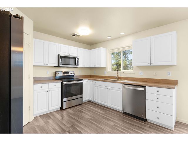 106 UMPQUA VIEW Dr, Roseburg, OR 97471