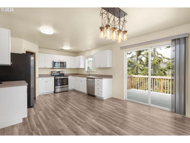 106 UMPQUA VIEW Dr, Roseburg, OR 97471