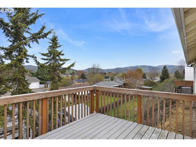 106 UMPQUA VIEW Dr, Roseburg, OR 97471