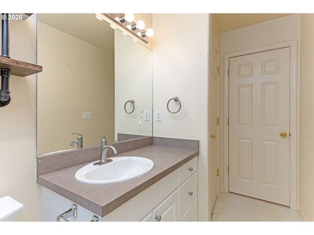 106 UMPQUA VIEW Dr, Roseburg, OR 97471