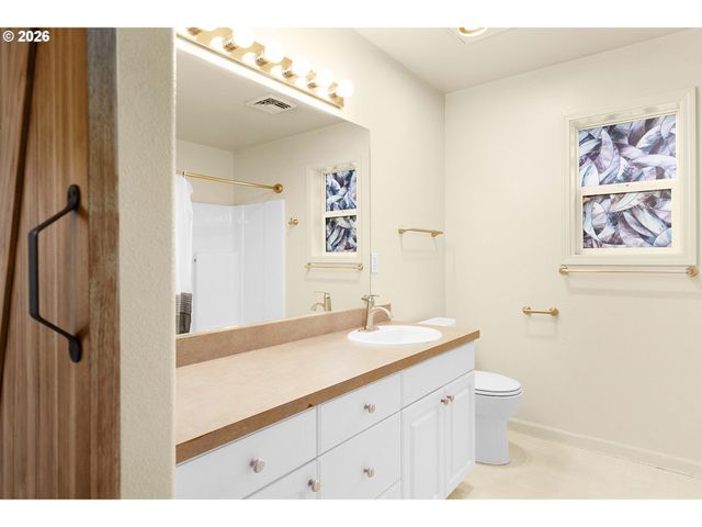 106 UMPQUA VIEW Dr, Roseburg, OR 97471